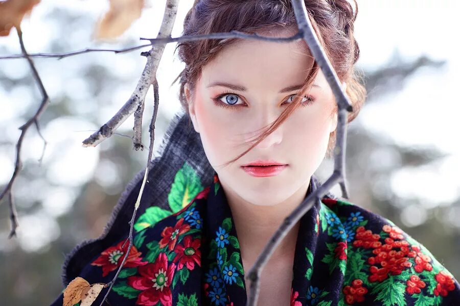 Вечеринка в русском стиле. Стиль а ля рюс в одежде. Traducteur russe. Traducteur russe. Декорации в русском стиле.