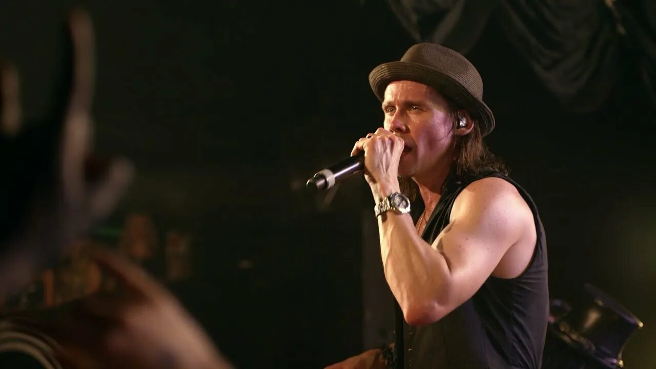 Myles kennedy the art of letting go. Myles kennedy. slash and myles kennedy. slash paradise city. slash ft.myles kennedy &amp; the conspirators living the dream (2018).