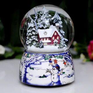 Новогодний стеклянный шар со снегом