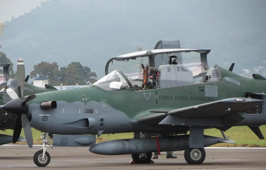 Самолеты первая часть. Штурмовики а-29 super Tucano. Super Tucano Штурмовик. EMB-314 super Tucano. EMB 314 super Tucano с вооружением.