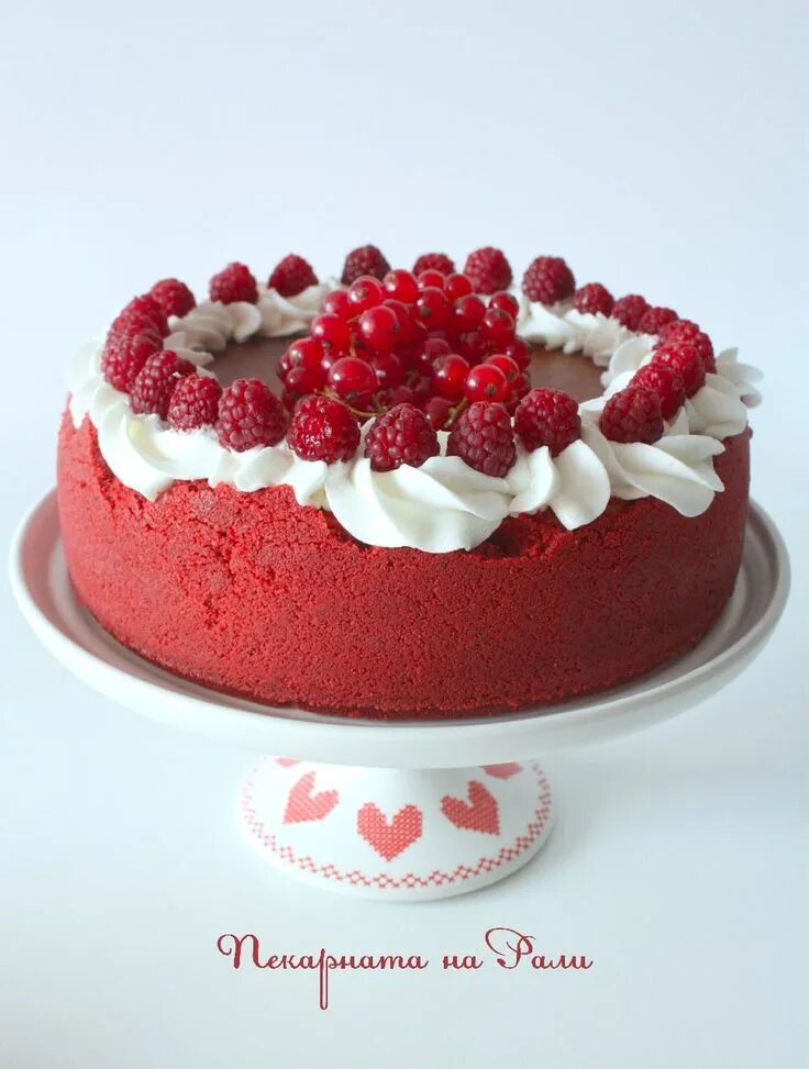 Irina Meliukh on Instagram: "Chocolate raspberry cake// Как здорово иногда все-т
