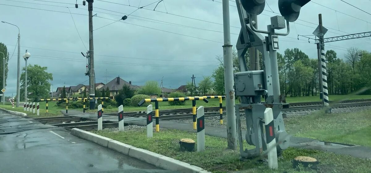 Ограждение переезда ЖД. Ограждения ЖД переходов. Заграждение на переезде.