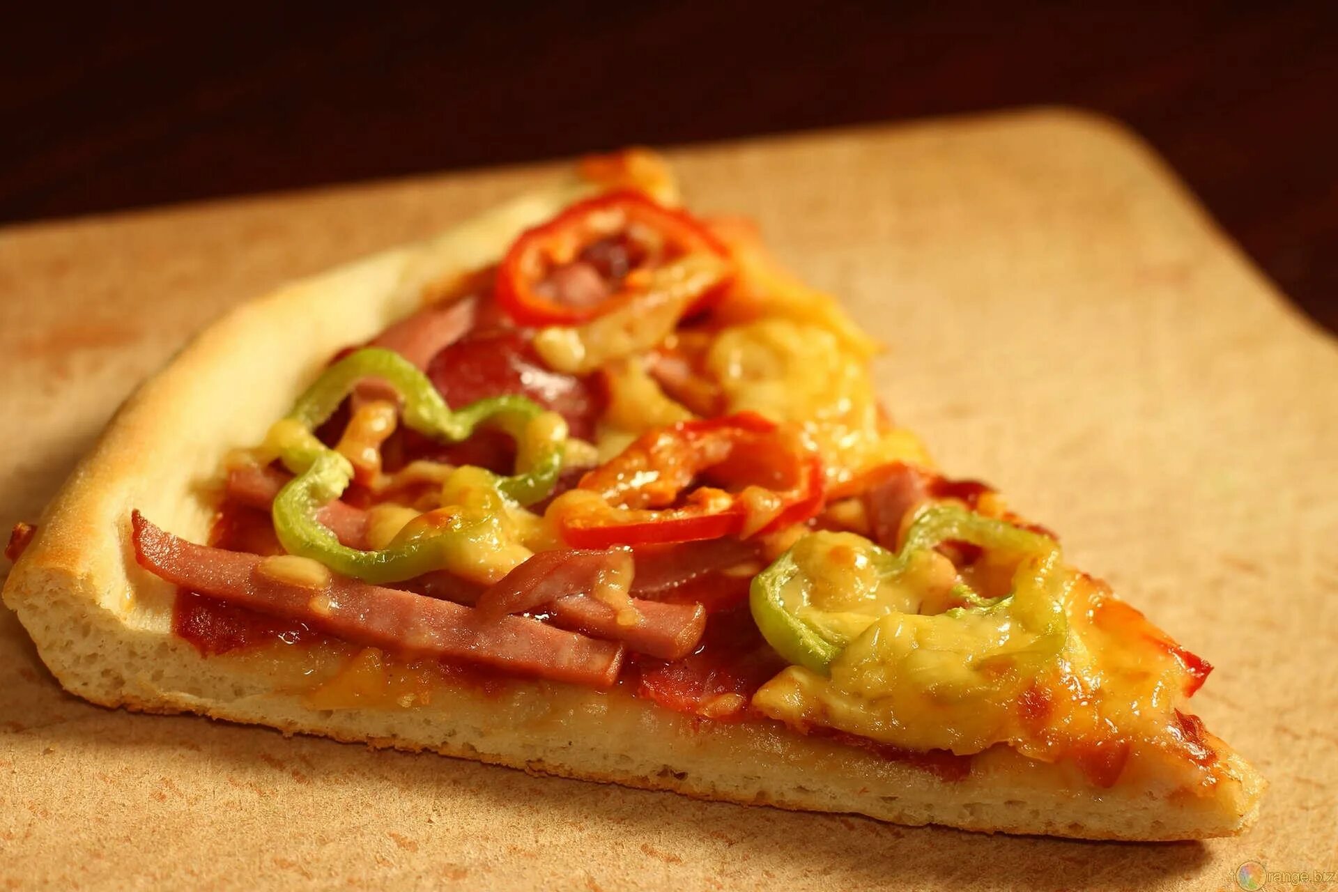 Кусок пиццы. Ломтик пиццы. Пицца треугольник. Треугольная пицца. Pizza reaby