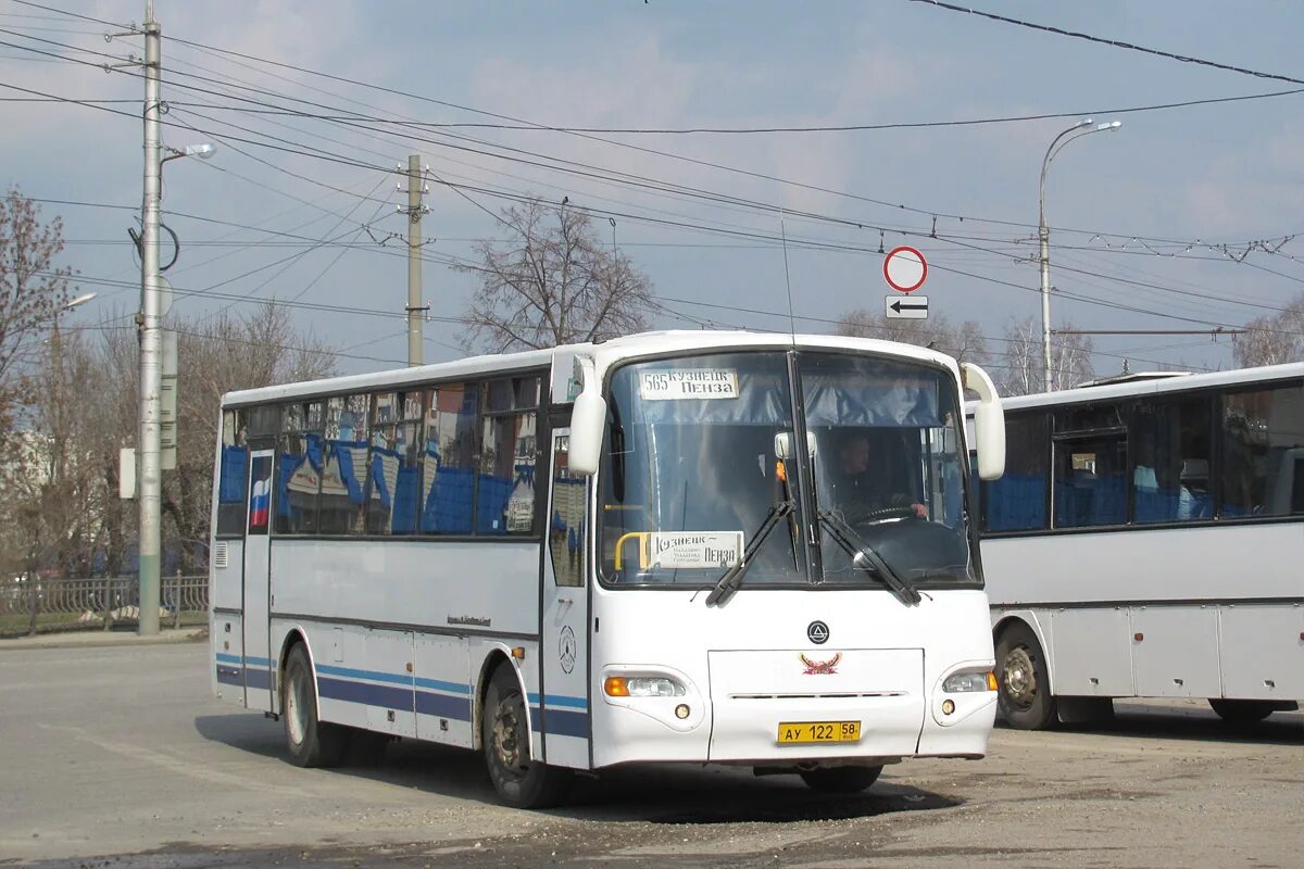 Номер автовокзала кузнецк. Автобус Кузнецк Пенза. КАВЗ Пенза. Автобус Кузнецк. Автовокзал Кузнецк.