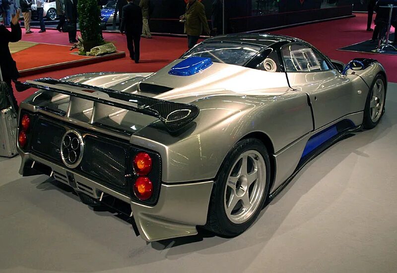 Пагани зонда ф1. Pagani zonda в москве. Машина pagani zonda. Суперкар пагани зонда. Машина пагани зонда.