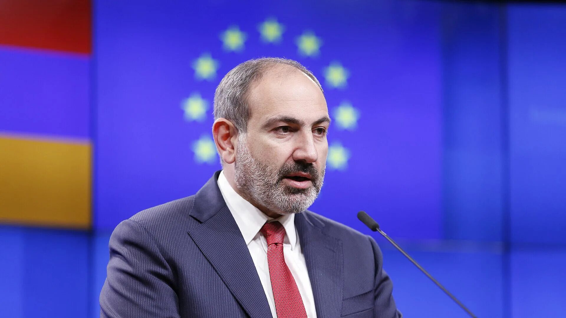 Парламент проголосовал за начало процесса вступления в ЕС