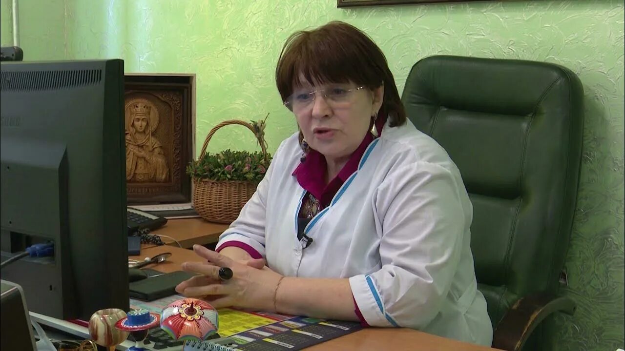 Заведующая поликлиникой номер 1. Заведующая поликлиникой. заведующая поликлиникой 1. заведующий поликлиникой.