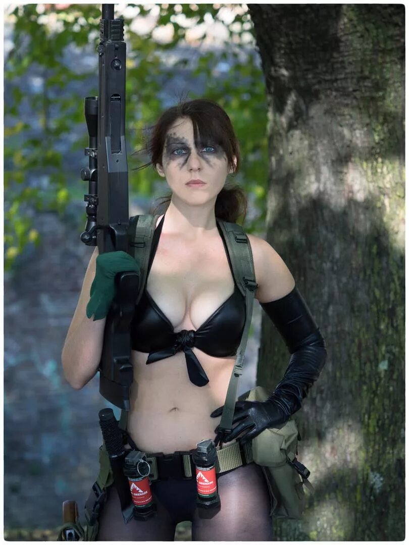 Тихоня из metal gear solid v. Тихоня 4. Metal gear solid v quiet. Молчунья metal gear. Тихоня 4.