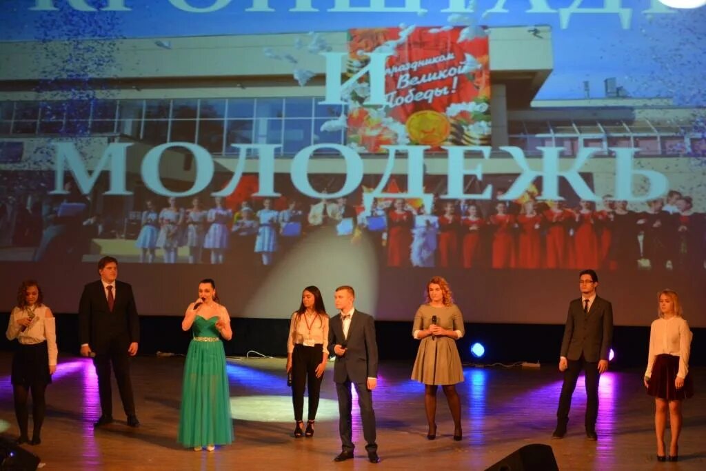 Дворец молодежи кронштадт. Сцена кронштадтский дворец молодежи. кронштадтский дворец молодежи.