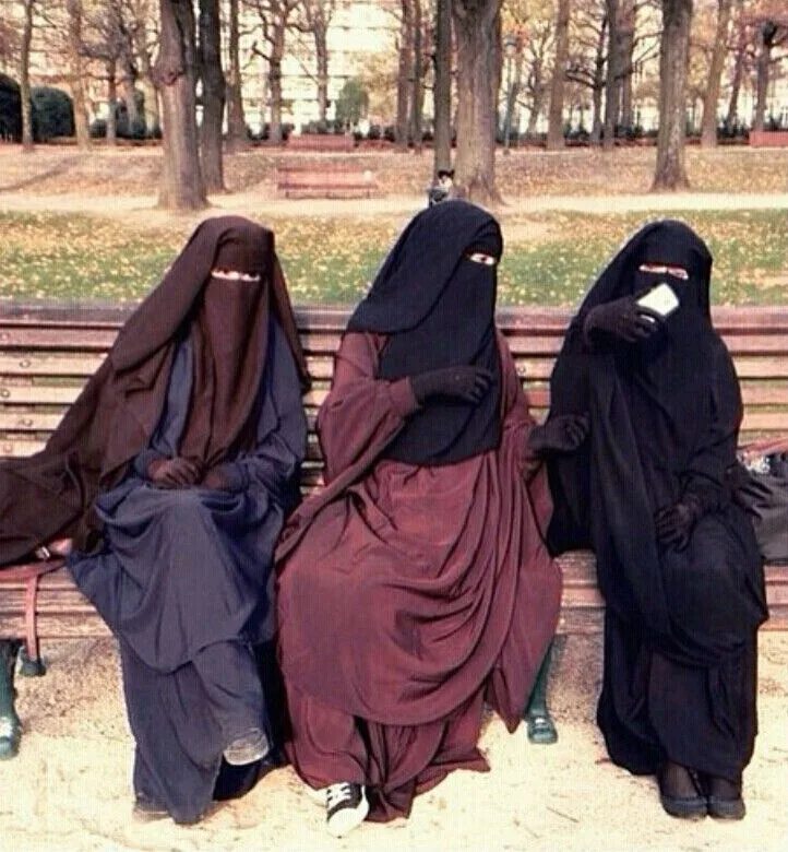 Хиджаб перед кем можно. Никаб хиджаб химар. Никаб 3 женщины. Чадра паранджа хиджаб. Паранджа никаб хиджаб химар.