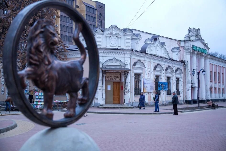 Карачаево-Черкесский краеведческий музей. Краеведческий музей Черкесск. Карачаево Черкесская картинная галерея. Музей в Черкесске улица.