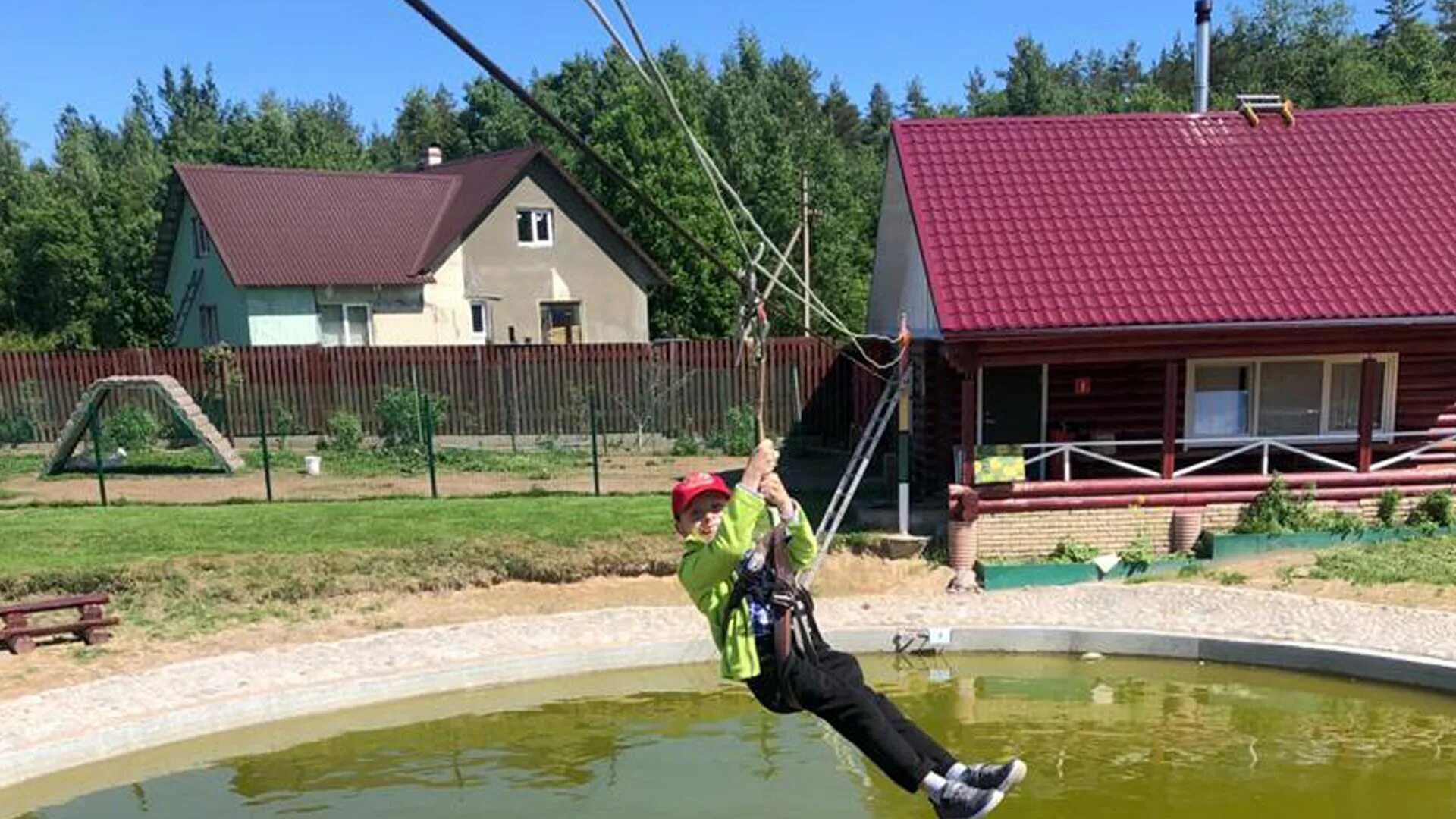 База отдыха розовая. Розовая дача. Розовая дача Приозерский район. База дача. Турбаза дача.