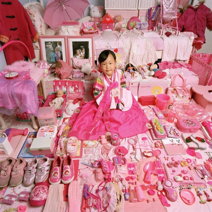 Что можно купить в 3 мире. Интересные вещи для девочек. Розовые вещи. Корейские игрушки для девочек. Игрушки для богатых детей.