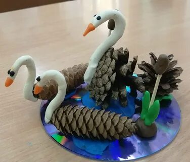 Лебедь из шишки и пластилина