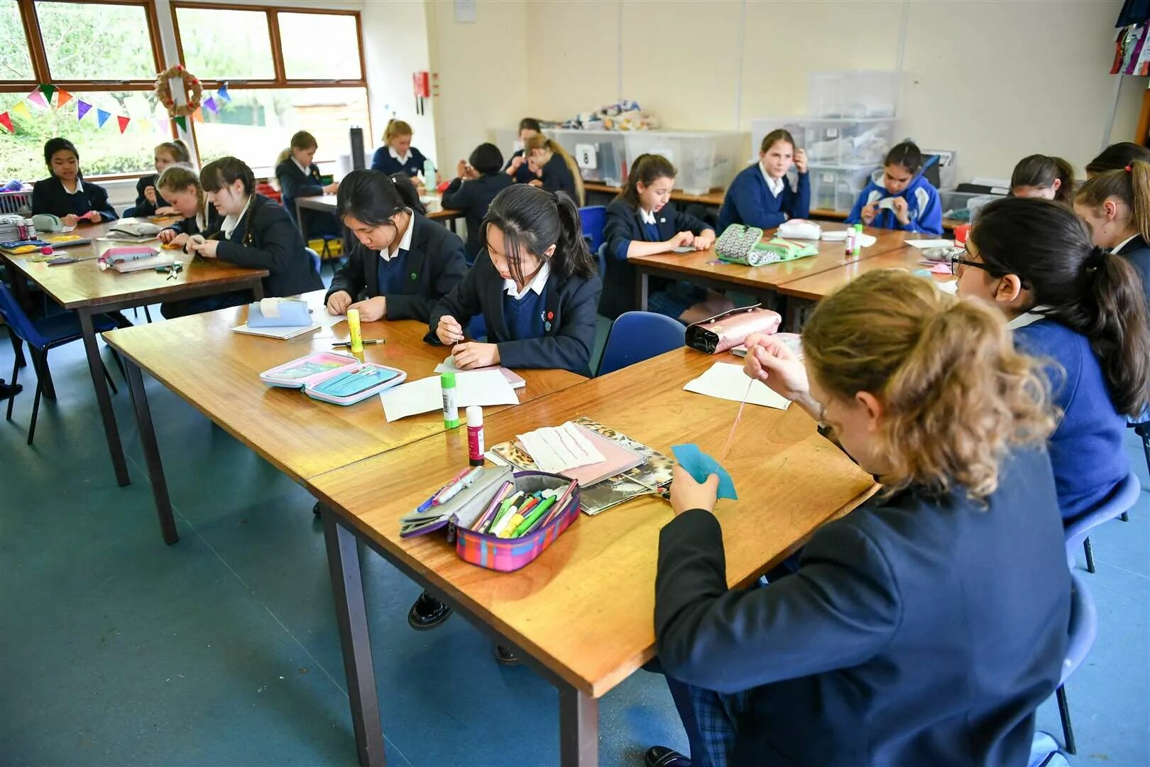 Непрерывное образование в сша. Secondary modern school в англии. Школа в сша. Ученики американской школы. Secondary subject.