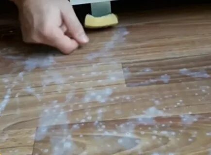 Как легче передвинуть шкаф по линолеуму