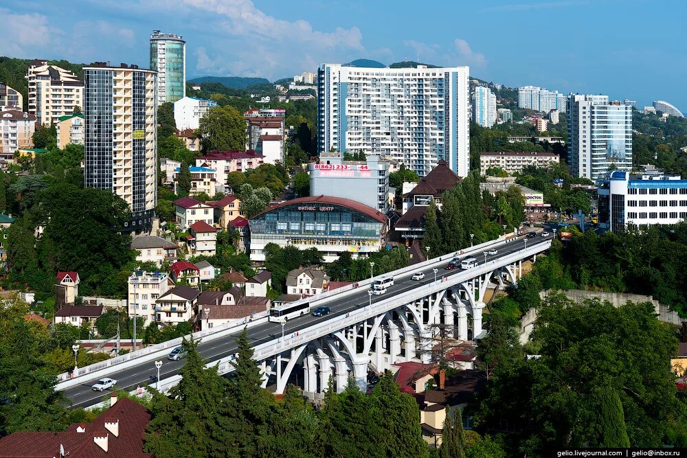 Население центрального сочи. Верещагинский мост сочи. верещагинский виадук в сочи. светлановский мост сочи. сочи центр курортный проспект.