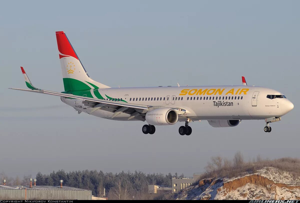 Самолет москва душанбе. Боинг 737 сомон Эйр. Tajik Air Боинг 737-800. Самолёт Боинг 737-800 сомон. Боинг 738 Somon Air.