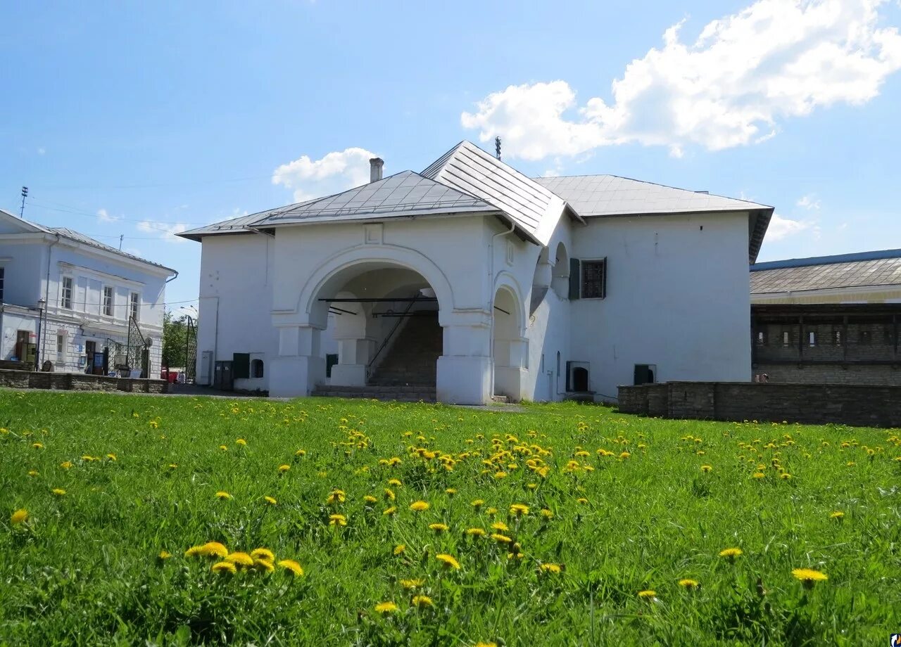 мероприятия для детей. куда сходить псков развлечения. псков довмонтова стена. акваполис псков развлечения для детей. парк аттракционов псков летний сад.