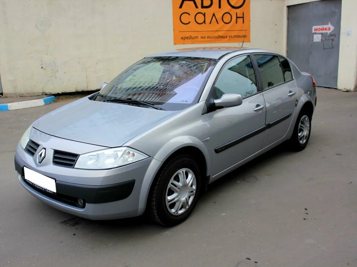 Авто меган с пробегом. Рено Меган 2 2005. Рено Меган 2005 светлый. Renault Megane II 2005-2008. Рено Меган 2 светло серый.