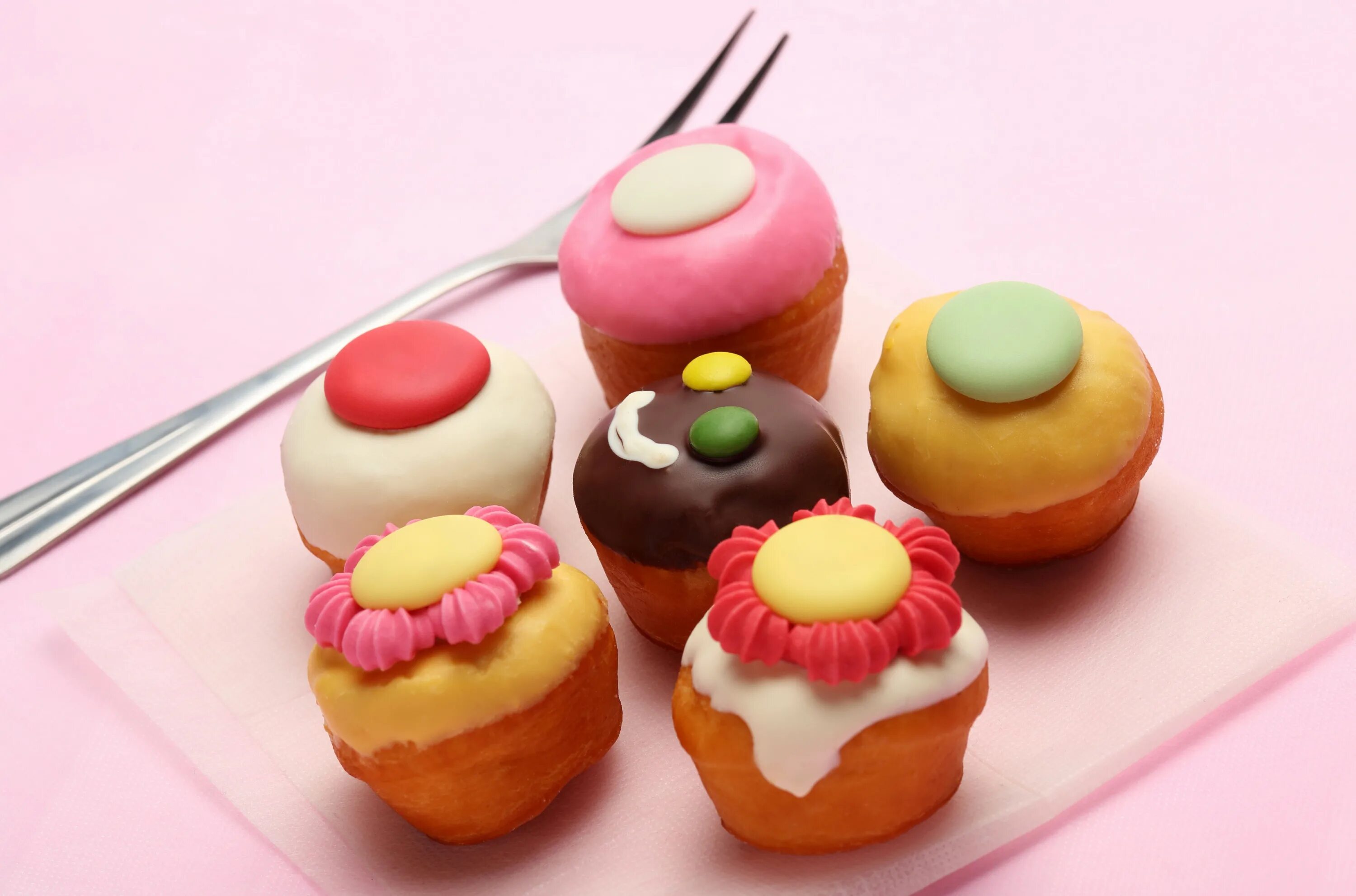 Сладости. Необычные десерты. Пирожные. Самые красивые сладости. Мелкоштучные пирожные птифуры.