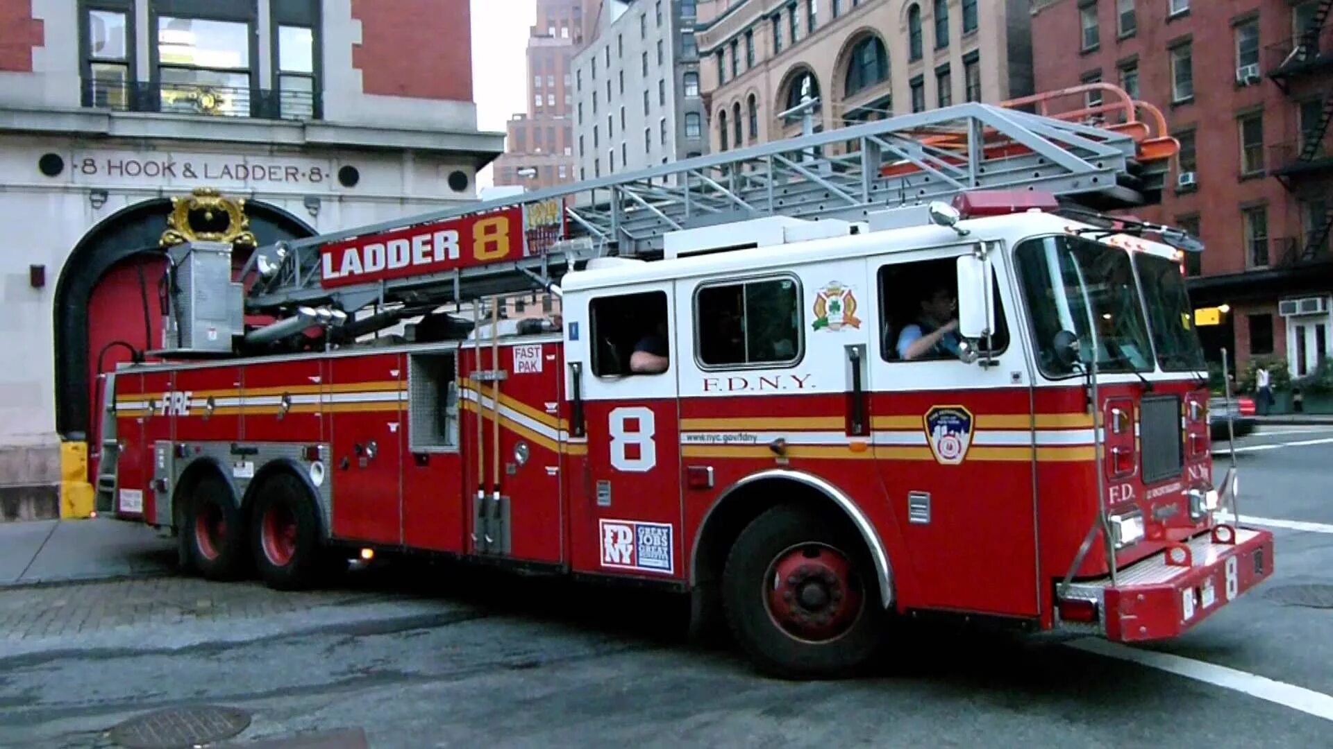 Ар пожарный автомобиль. Пожарные машины Fire Ladder Truck. Fire engine FDNY. Пожарная машина Форд ц 8000. FDNY Trucks лестница.