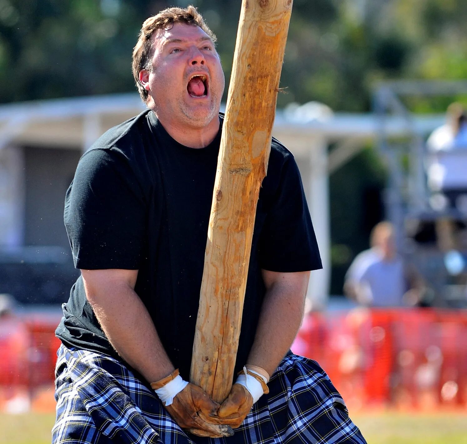 Играть в бревна. Играть в бревна. Игра бревнышки. Песочница из бревен своими. Играть в бревна.