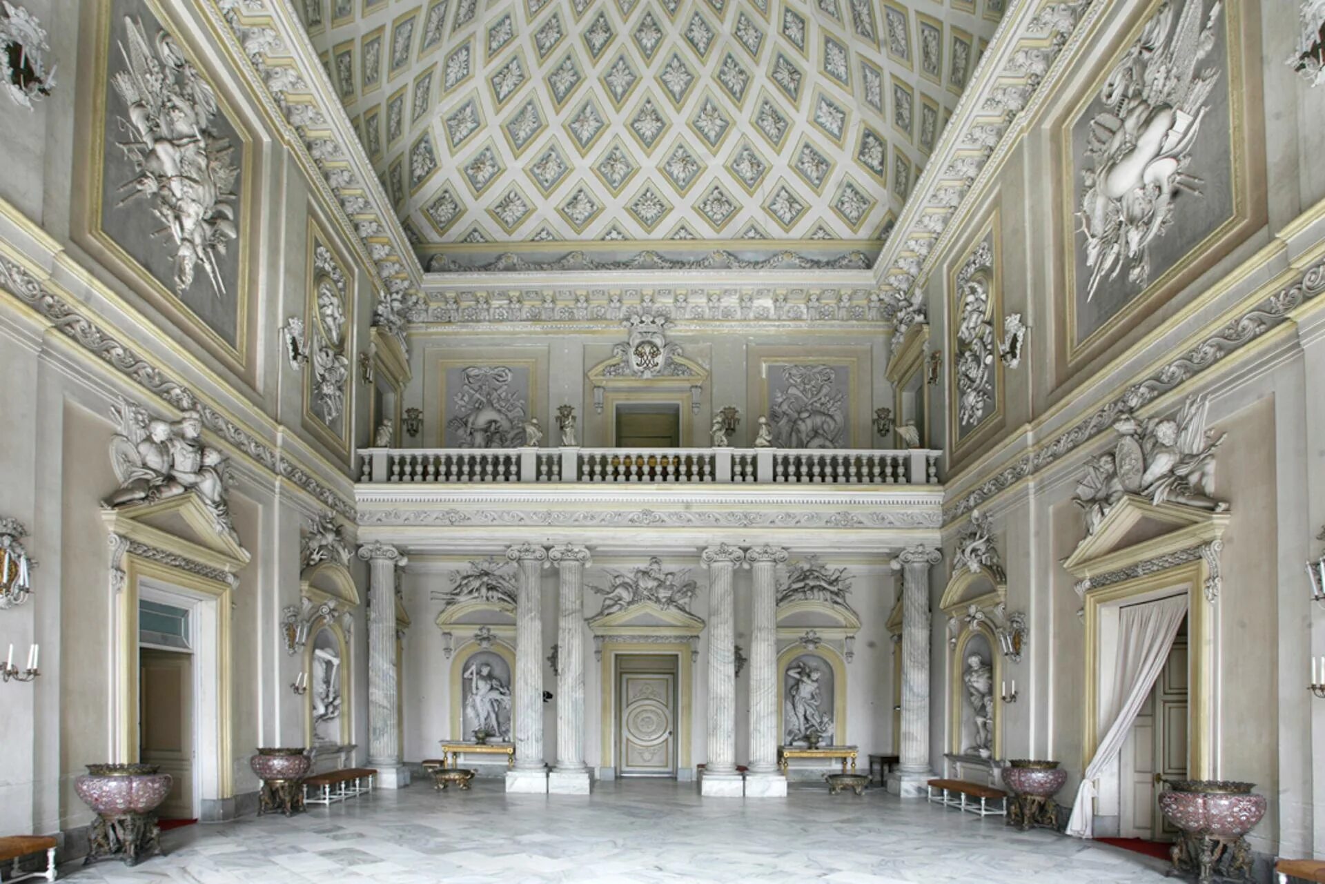 Замок Раккониджи. Замок Раккониджи Италия. Классицизм интерьер 17 век. Дворцы классицизма