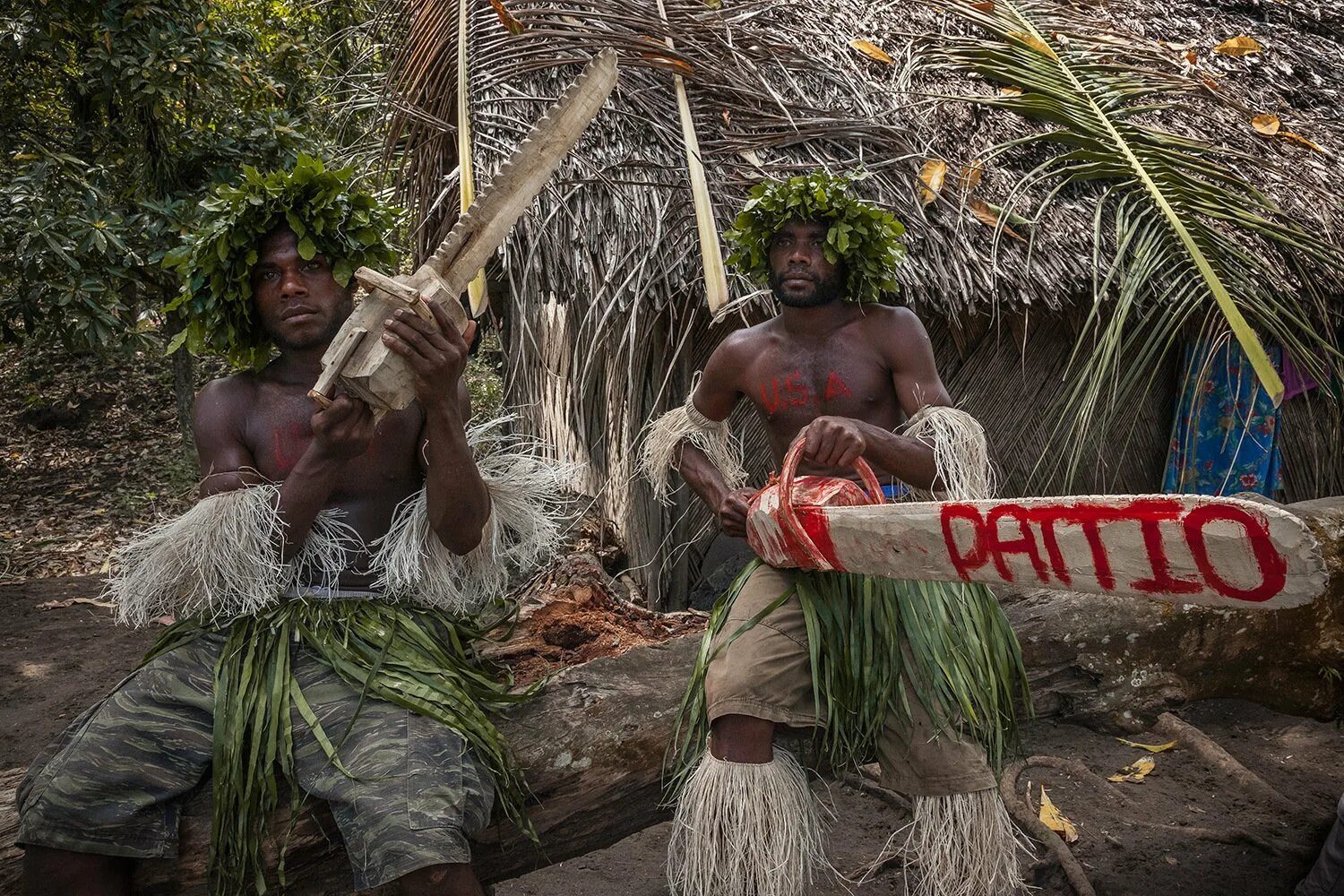 Культ карго Джона Фрума. Папуасы карго культ. Карго культ в Меланезии. Карго культ самолетопоклонники.