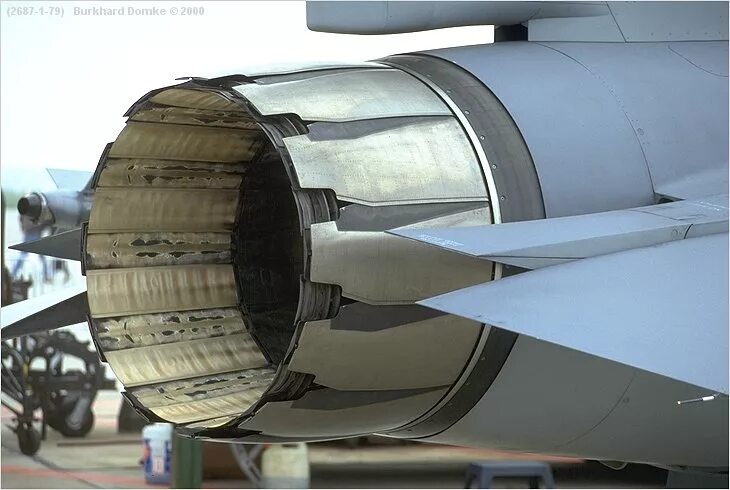 Со из сопла двигателя. Сопло f-16. f-111 сопло. сопла f-18. f 16 fighting falcon сопло.