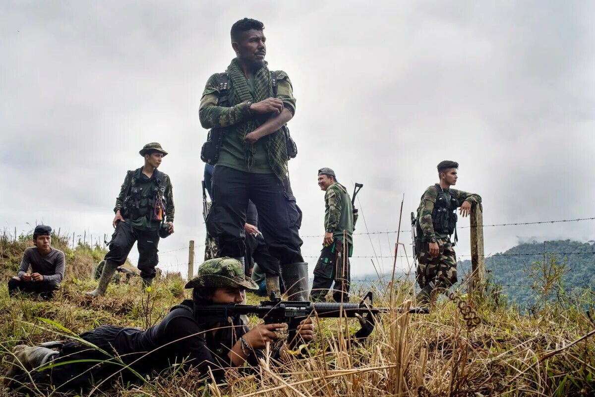 Территория повстанцев в колумбии. Революционные вооружённые силы колумбии (farc). Революционные вооруженные силы колумбии» (farc. Farc колумбия. Фарк партизаны колумбии.