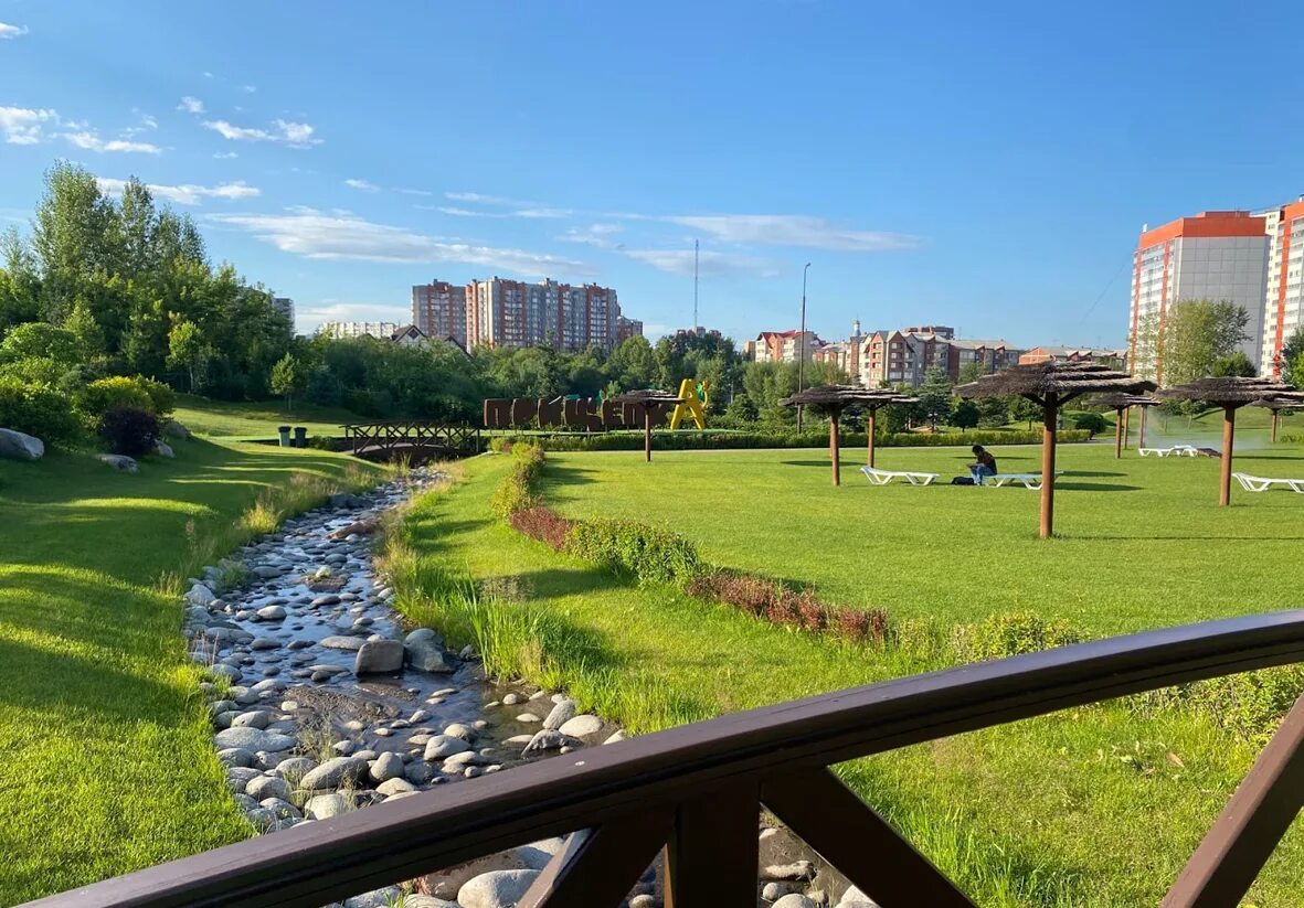 Озеро парк красноярск фото. Озеро парк красноярск. Парк октябрьский красноярск. Озеро парк красноярск фото. Емельяновское озеро красноярск.