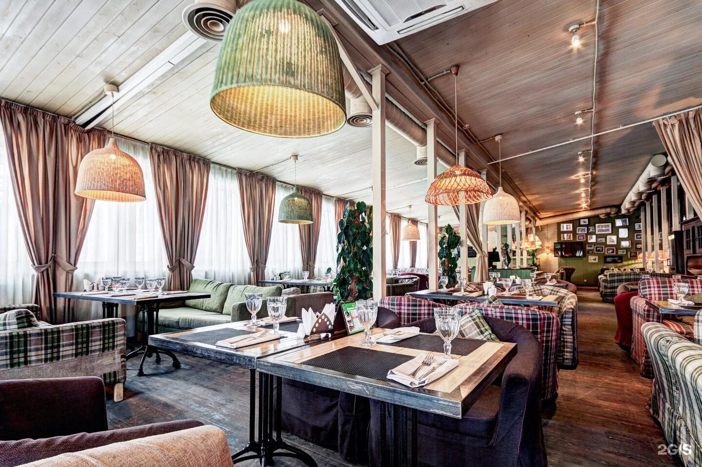 Кафе сытый лось на коломенской. Ресторан лось москва. Ресторан сытый лось в медв. Кафе сытый лось москва. Ресторан лось медведково.