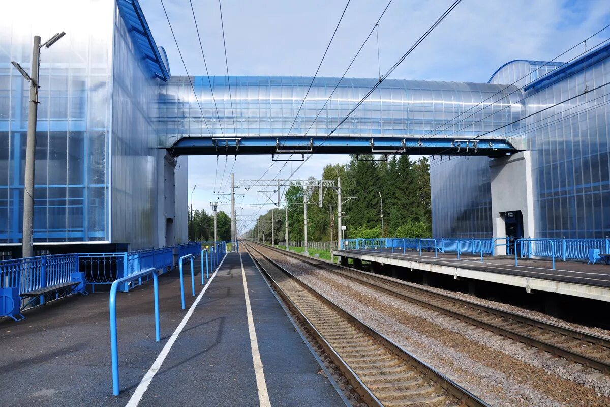 переходной мост жд красный балтиец. пешеходный переход через ж. платформа между путями. платформа между путями. эстакада жд иссо.