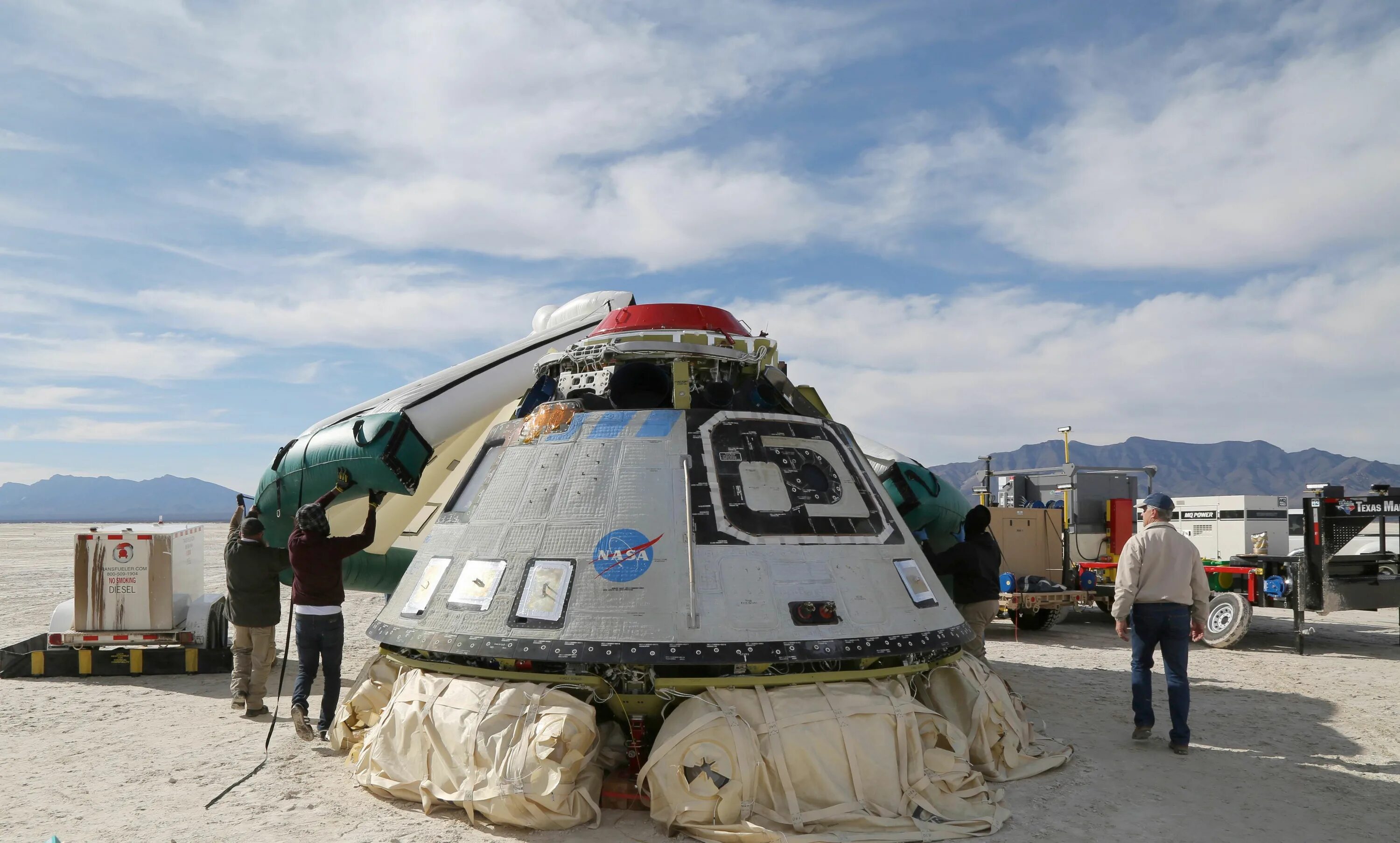 Возвращаемый аппарат. Космический корабль CST-100 Starliner. Боинг Старлайнер. Boeing Starlainer Atlas v. Боинг Старлайнер первый пилотируемый.