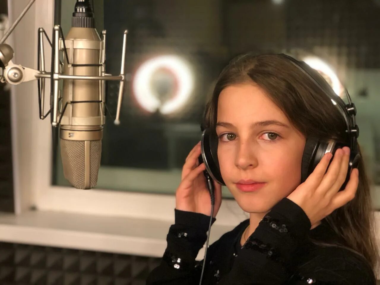Студия звукозаписи. Озвучивание москва. Озвучивание москва. Юлия савичева озвучка. Игорь верник суперсемейка.