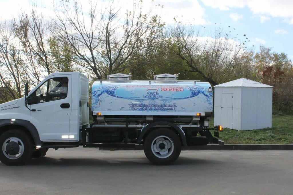 святой источник 7 ручьев хвощеватка. родник хвощеватка воронеж. источник прасковеи пятницы воронеж хвощеватка. прицеп водовоз голубой. семь родников вода.