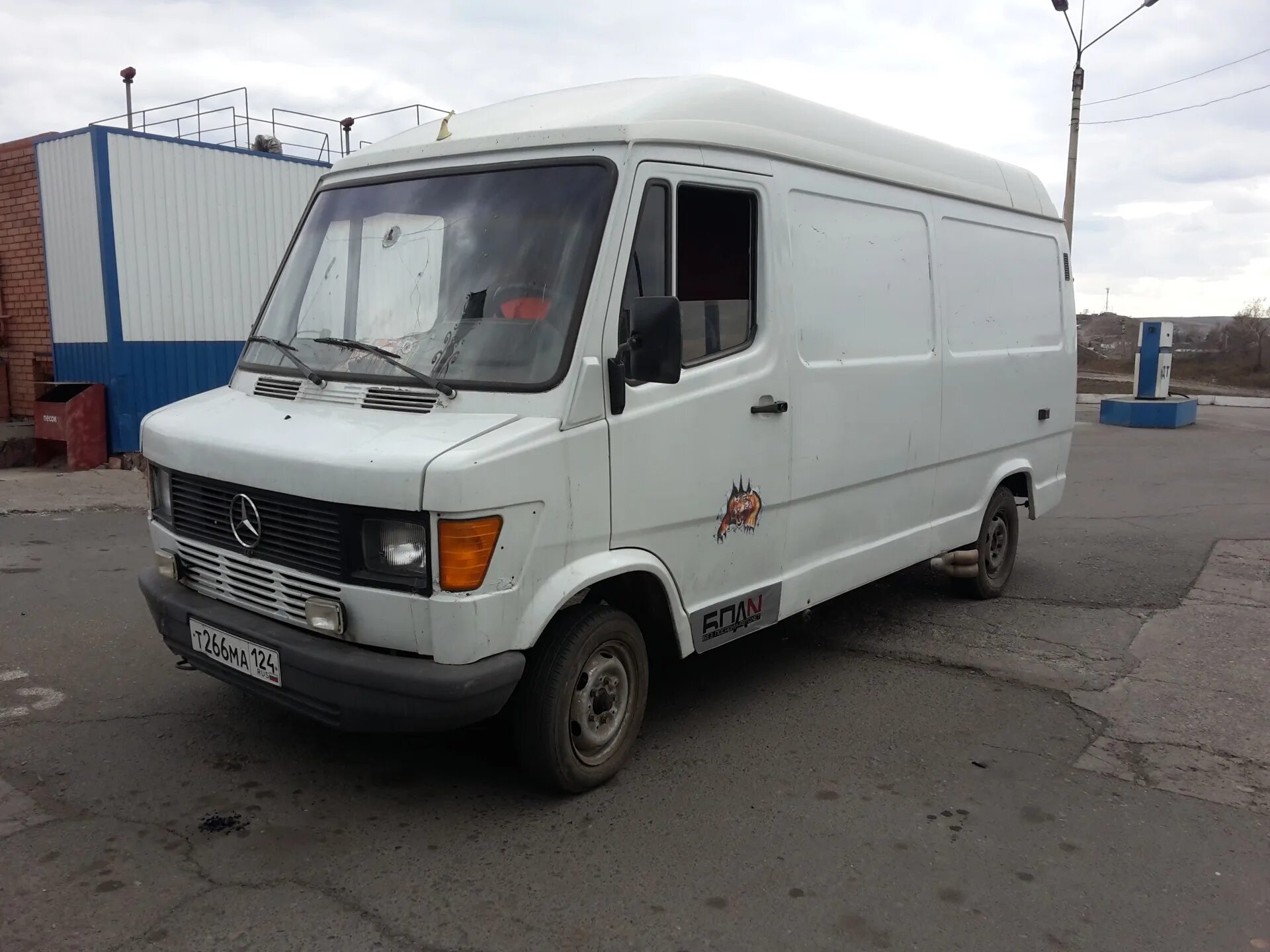 Mercedes benz t 1. Индийский мерседес т1. Мерседес т1 207. Mercedes benz t 1. Мерседес бенц т1 т2.