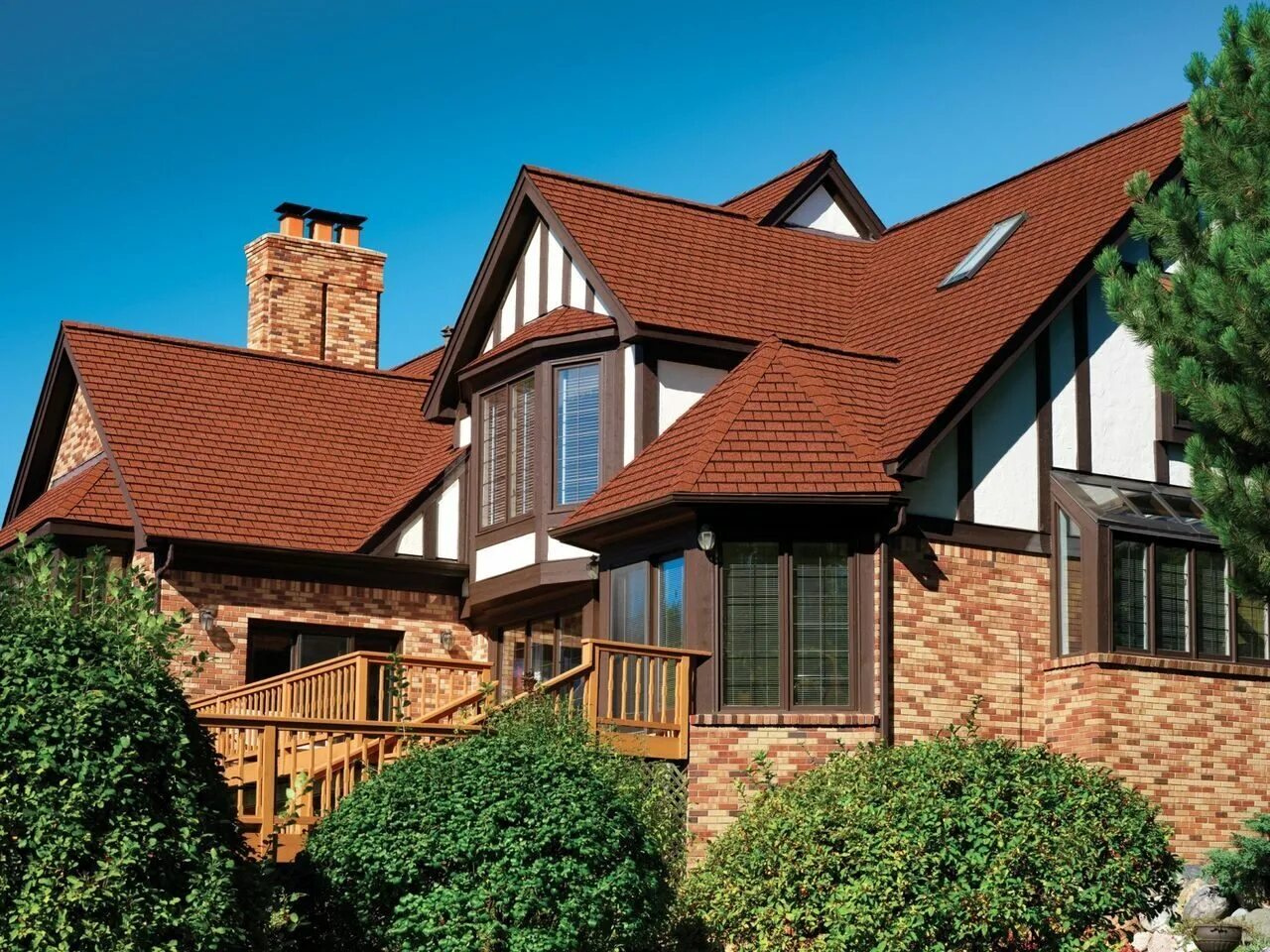 Гонт на фронтоне. Мягкая черепица gaf. Черепицы shinglas кантри онтарио. Фасад дома черепица. Клинкерная фасадная плитка roben moorbrand torf-bunt.