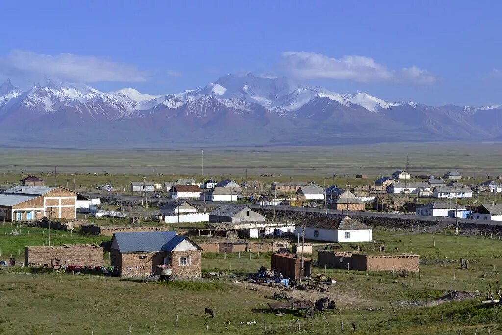 Поселки киргизии. Поселок Сары Таш Киргизия. Сары Таш Гафурийский. Сары-Таш Ошская область. Сары Таш Башкирия турбаза.