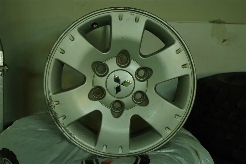 Диски паджеро 3. Митсубиси паджеро 3 на r 20. Диски паджеро 3. Mitsubishi pajero 3 на 18 дисках. R17 pajero.