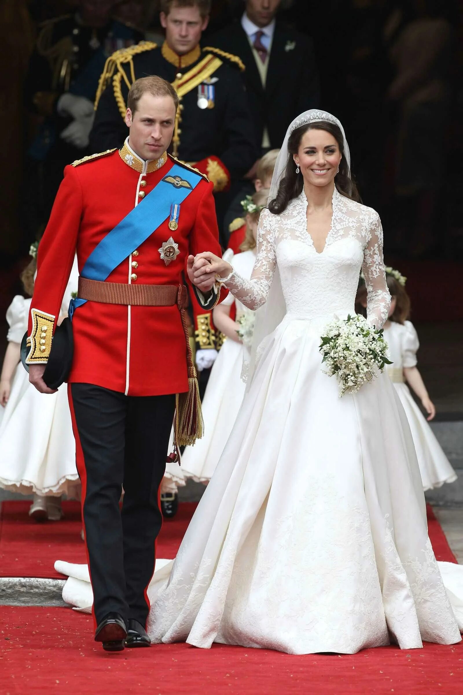 Принцессы выходят. Свадебное платье Кейт Миддлтон. Кейт Милтон на свадебном платье. Кейт Миддлтон свадьба. Свадьба Кейт Миддлтон и принца Уильяма.