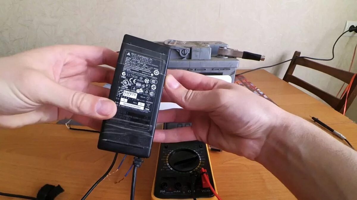 зарядка аккумулятора автомобиля блоком питания ноутбука. блок питания ноутбук заряжаем аккумулятор. зарядка аккумулятора через лампочку 12 вольт. блок питания ноутбук заряжаем аккумулятор. блок питания ноутбук заряжаем аккумулятор.