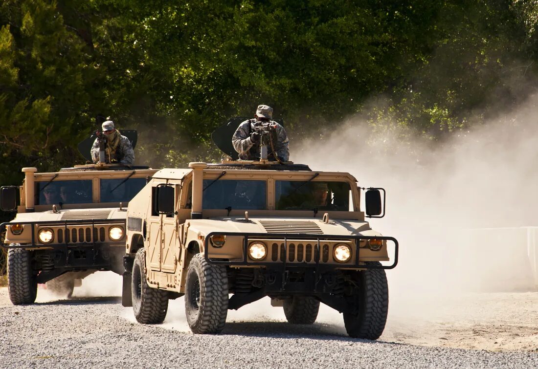 Хамви РСЗО. Белый Хамви ООН. Humvee мост. Hawkei бронеавтомобиль.