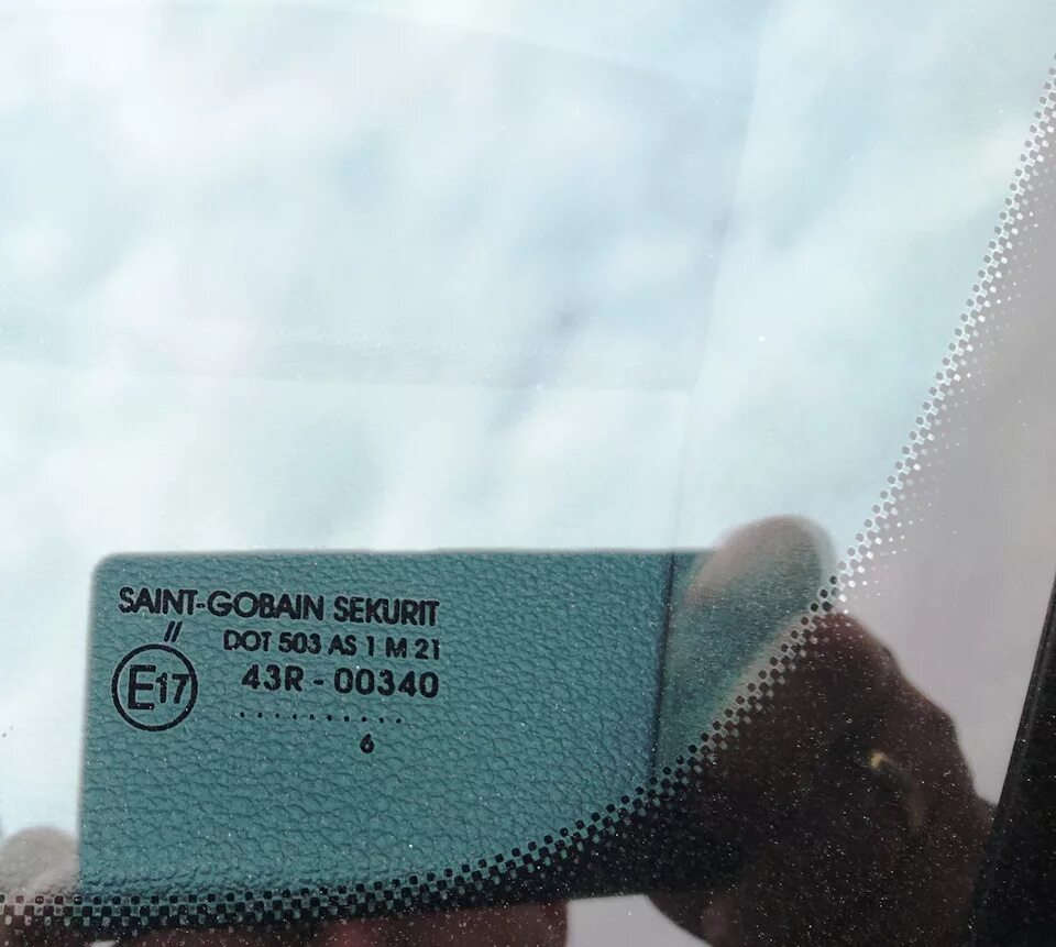 Кия saint gobain sekurit tempered t3. Saint gobain стекло лобовое. Saint-gobain sekurit. Стекло лобовое мерседес спринтер 906 saint-gobain sekur. Стекло fuyao лобовое w205.