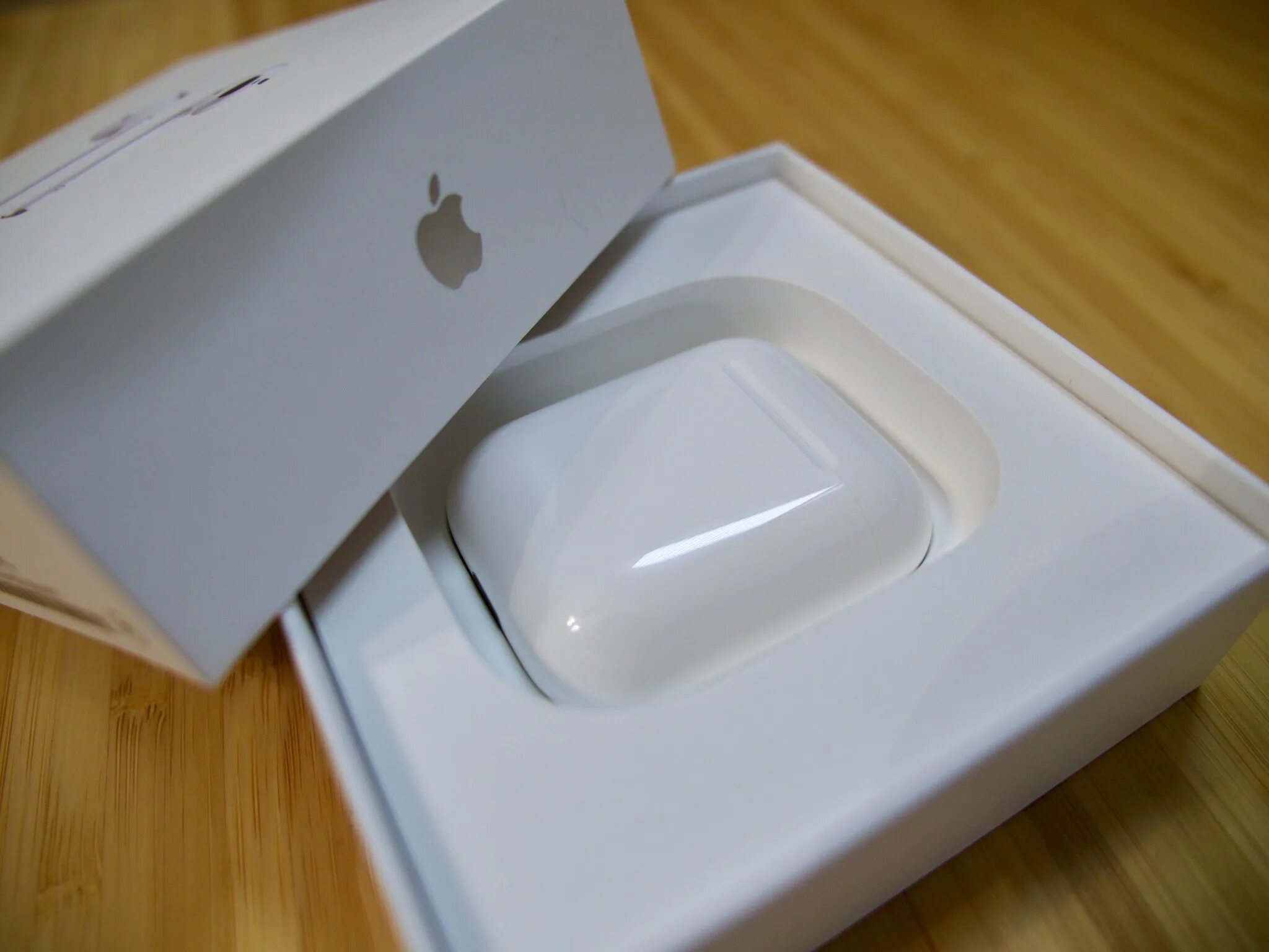 Коробка наушников airpods. Apple AIRPODS 2 коробка. Apple AIRPODS Pro 2 коробка. Аирподсы эпл. Apple аирподс коробка.