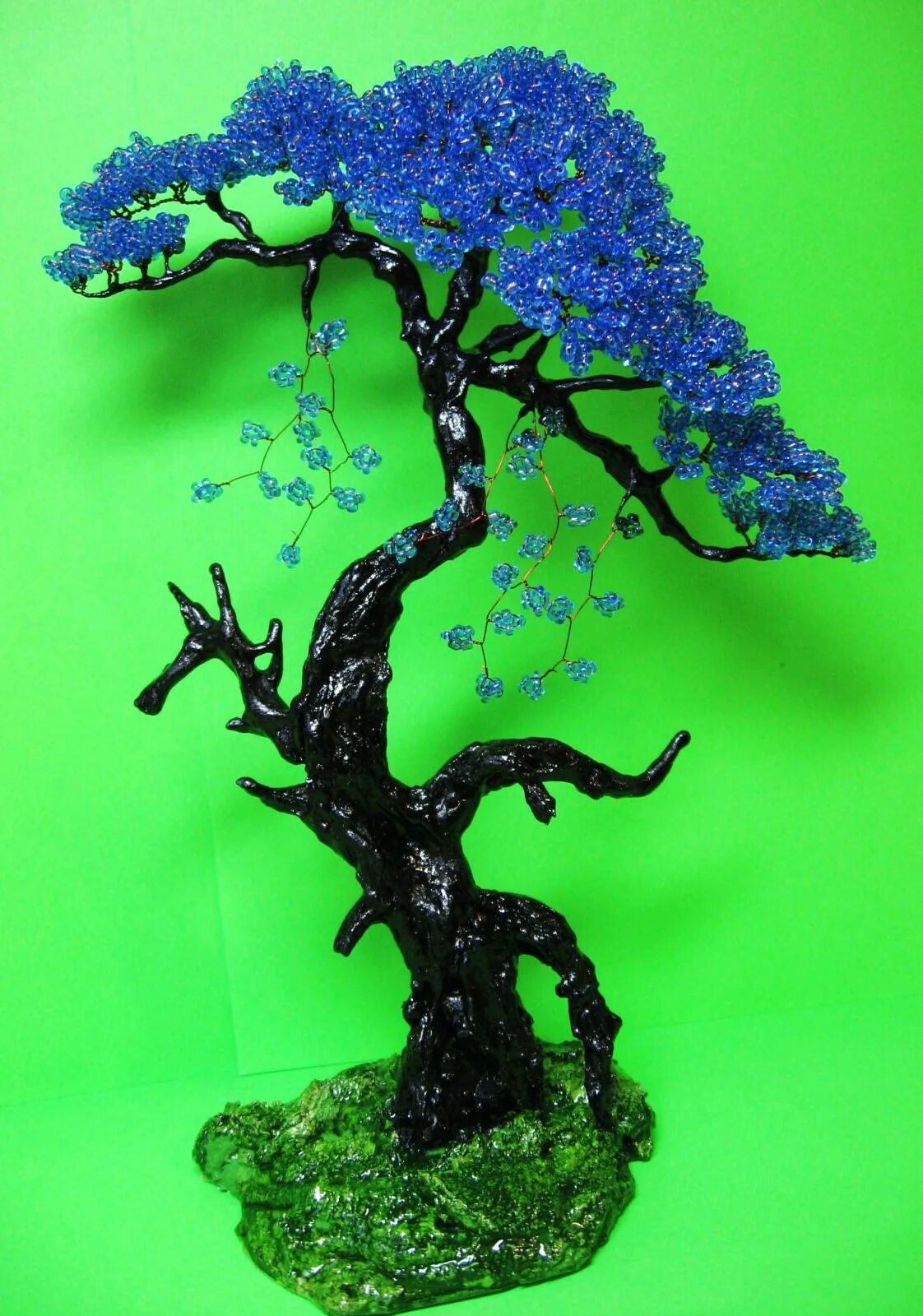 Поделки из бисера деревья. Бисерное дерево. Поделки из бисера деревья. Бисероплетение деревья. Большой дуб из бисера.