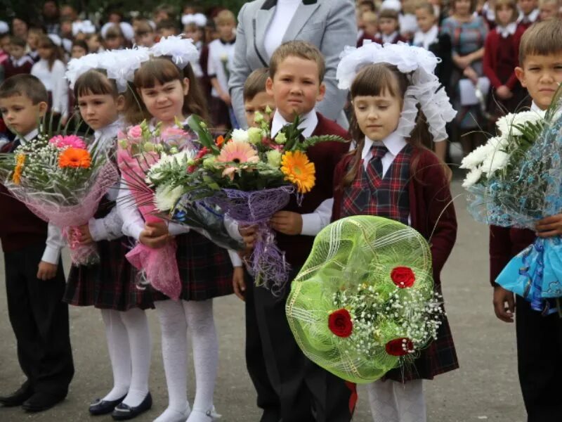 Мбоу сош аркадак. Аркадак школа 3. 1 сентября 2011 года.