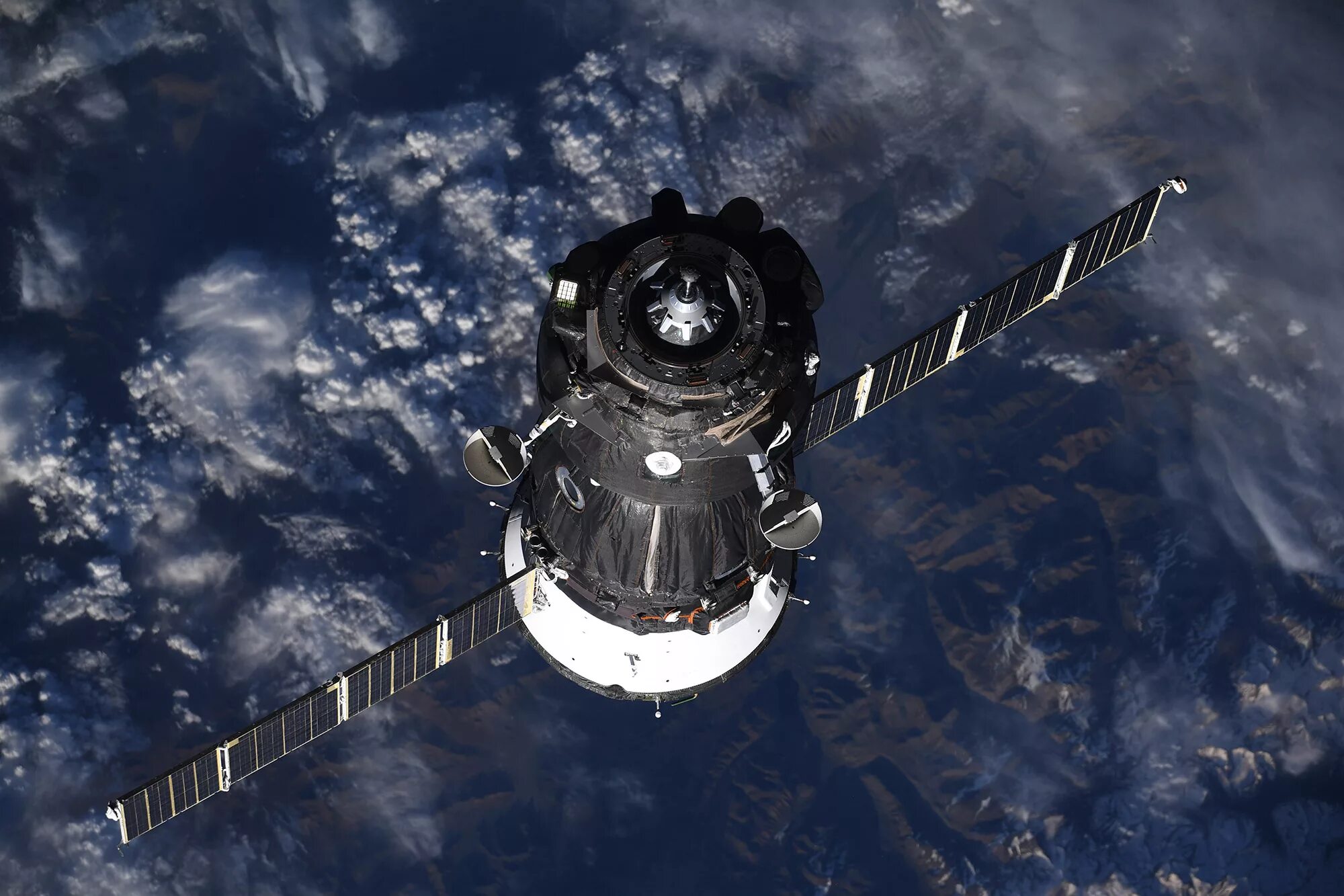Фото космического корабля в космосе. Союз МС-09. Союз МС-09 космический корабль. Стыковка Союз МС-19. Корабль Союз МКС.