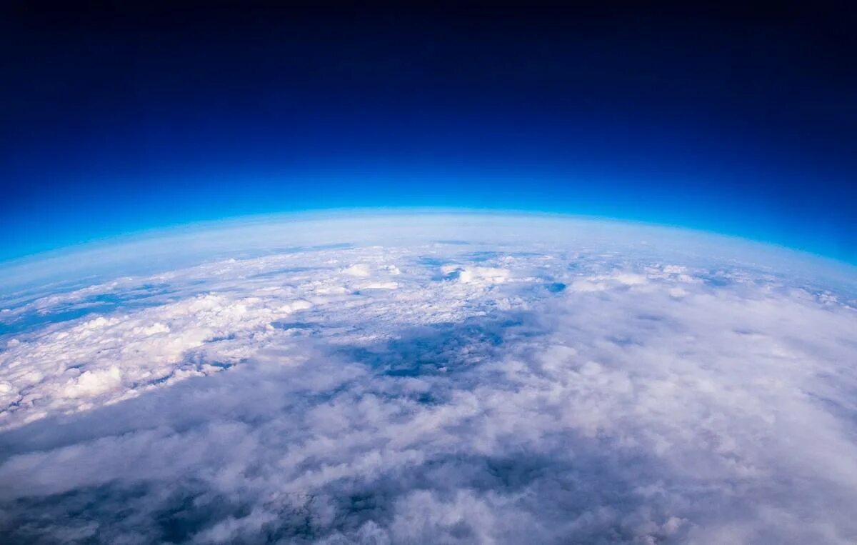Виды озонового слоя. Озоновый слой атмосферы. Космос стратосфера атмосфера. Озоновый слой земли. Озон в стратосфере.